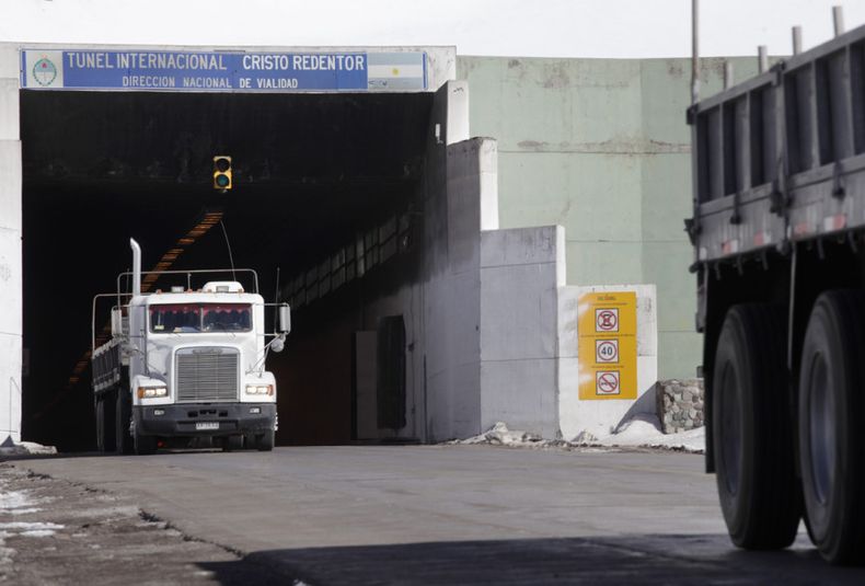 tunel internacional, paso a chile, aduana, frontera, habilitado, cortado, nieve, operativo, clima, corte, paso fronterizo, camiones, camioneros, tránsito, cola