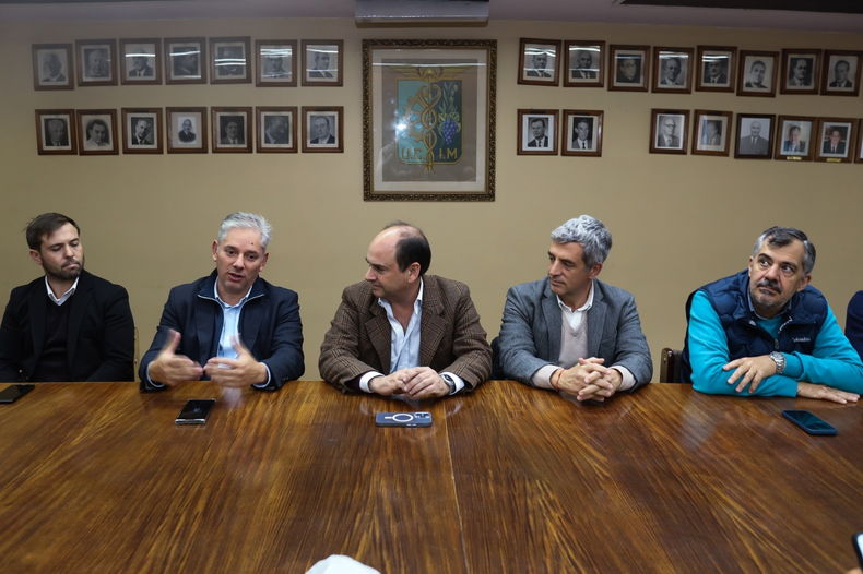Jerónimo Shantal, Emilio Guiñazú, Dalmiro Barbeito, Raúl Robles y Gerardo Fernández.