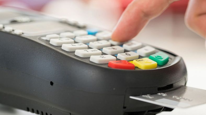 Cómo pagar en cuotas con tarjeta de débito: claves del sistema que ya funciona en Mendoza