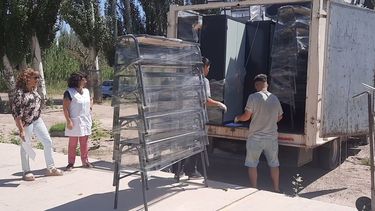 Muebles nuevos para las escuelas de San Carlos