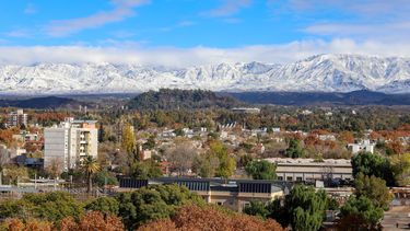 Bajo el lente de Yemel Fil, la foto del día: la imponente cordillera nevada mendocina.