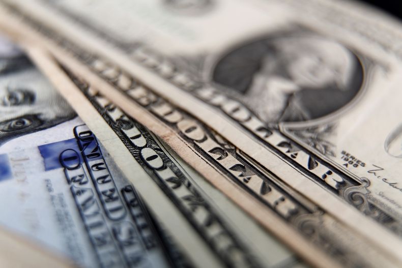 Así cotiza el dólar blue este jueves 15 de agosto. Conocé cómo quedó frente al dólar oficial