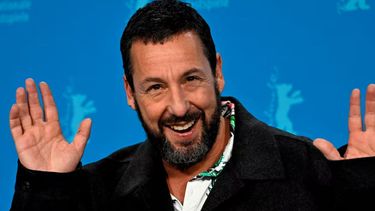 Adam Sandler es el protagonista de esta película que puede verse en Max.