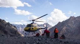 La Patrulla de Rescate organiza el operativo en el Aconcagua para descender el cuerpo de la andinista.&nbsp;