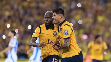 Enner Valencia es titular en Ecuador. Enner Valencia es titular en Ecuador.