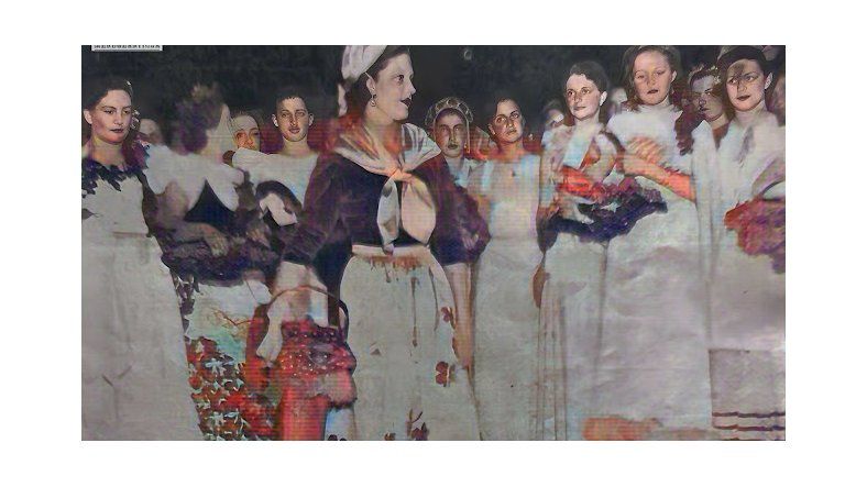 La Municipalidad de Godoy Cruz rinde homenaje a la primera Reina de la Vendimia. Foto Mendoza Antigua
