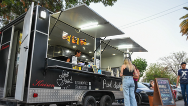 Reglamentados a partir de marzo los food trucks en San Martín.