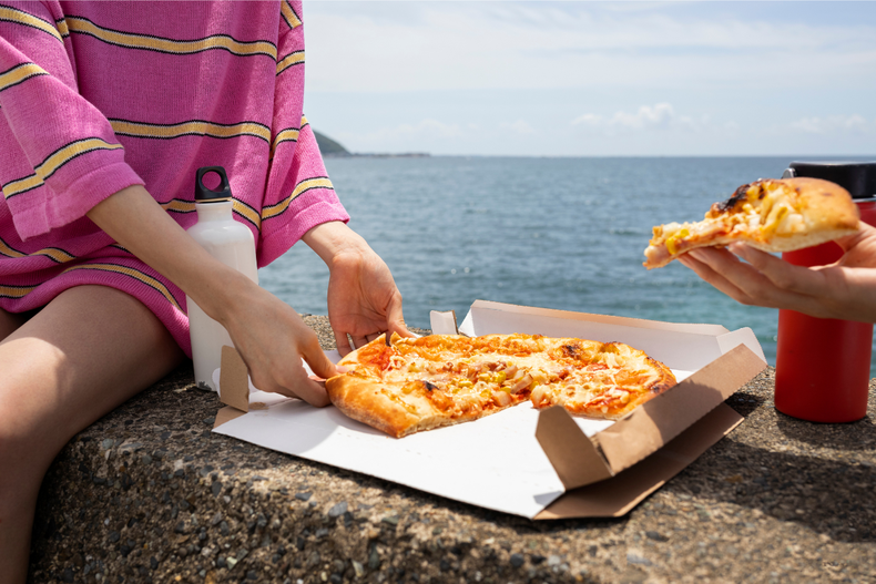 Una pizza cuesta alrededor de 9.000 pesos chilenos. 