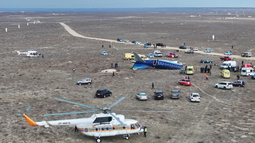 Una aeronave de Azerbaijan Airlines cayó cerca de la ciudad Aktau, en Kazajistán. Viajaban 62 pasajeros y 5 tripulantes.