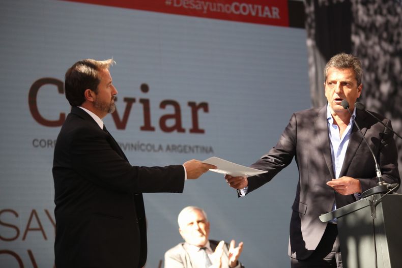 Massa, en medio de los anuncios que incluyeron el Dólar vino