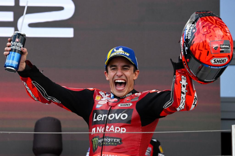 Marc Márquez consiguió su primera victoria dominical de la temporada 2026 y volvió a celebrar en MotoGP tras una definición vibrante en Balaton Park.