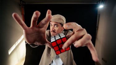 Magia, humor y misterio en Mendoza: show imperdible Agustín Saitta