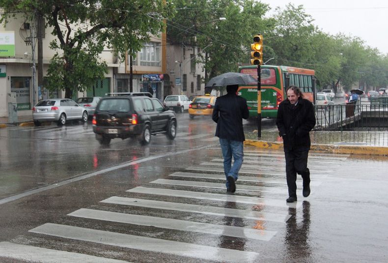 Por la falta de luz solar, algunas personas pueden experimentar mayor somnolencia, cansancio y menor nivel de energía.