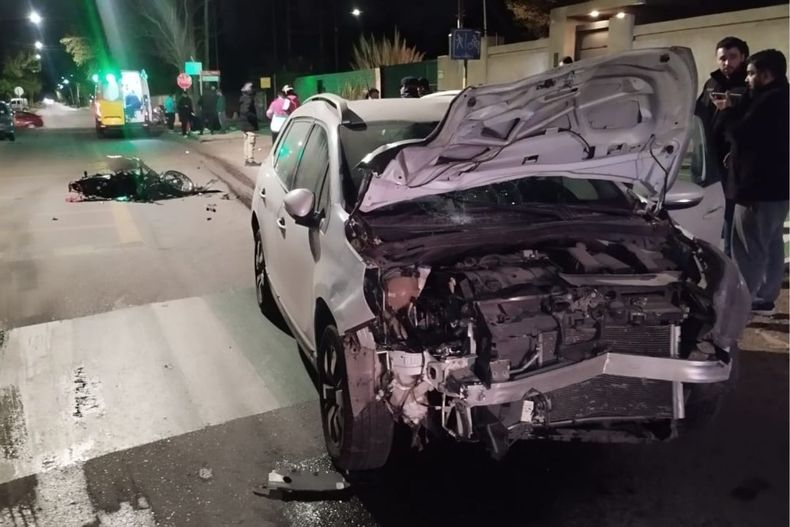 Luján de Cuyo: un motociclista sufrió graves heridas tras ser embestido por un auto