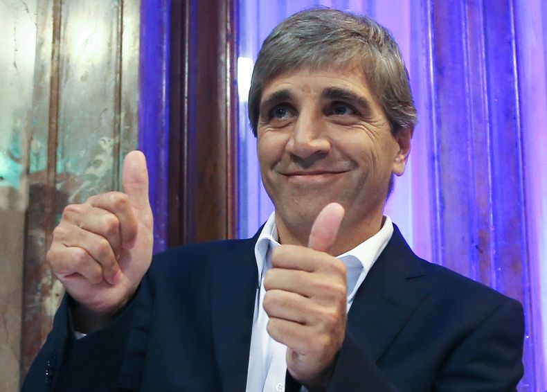 Luis Caputo defendió el préstamo, los activos no repuntaron y el riesgo país subió