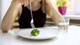 Trastornos Alimentarios: advierten sobre los riesgos de las dietas de moda, los suplementos sin control y la obsesión por “comer sano”.