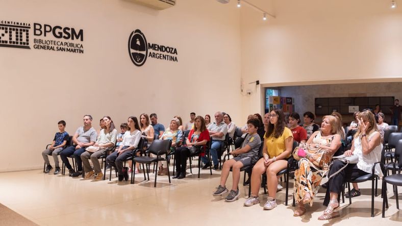 Sandra Ruminot y Melissa Carrasco presentan una muestra sobre su taller de erotismo en la literatura