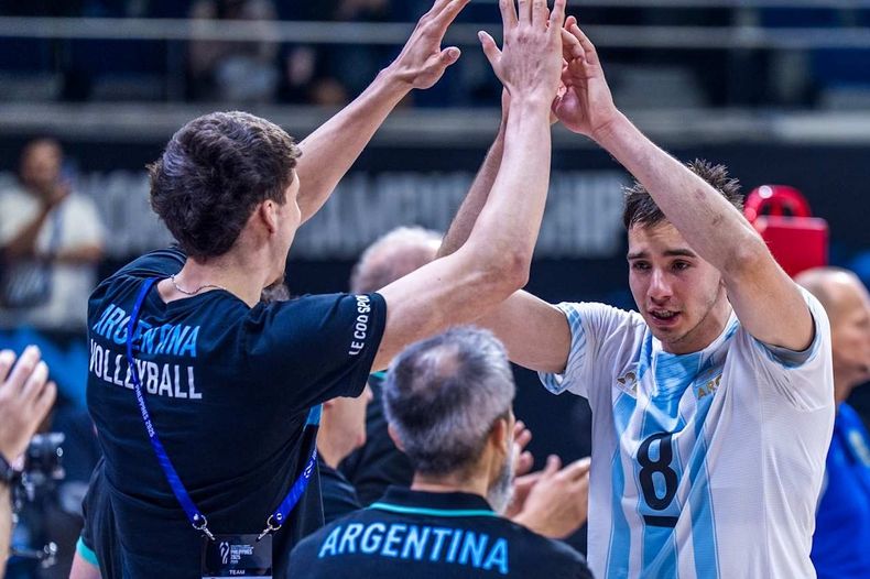 El alvearense aportó doce puntos para la Selección de Vóley.