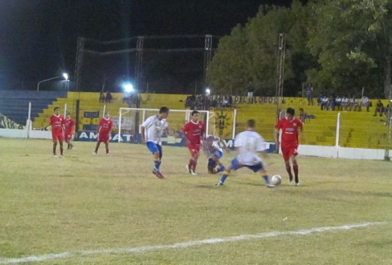 13  1ra. Apertura--A-- Anoche empataron Huracán y Villa Atuel 1 a 1- Jueves 21-03-13