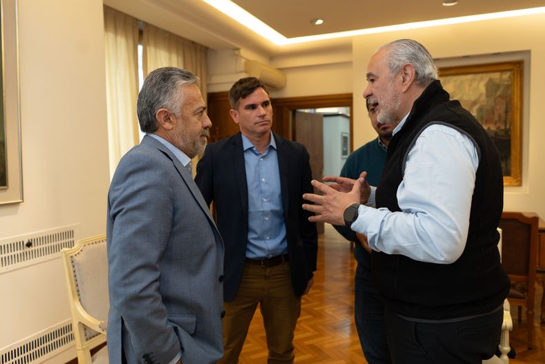 Antes del fin de año, se mueve el escenario político en la provincia de Mendoza.