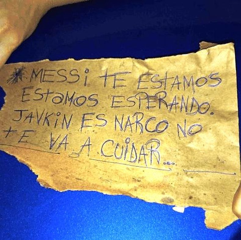 Amenanzan a Lionel Messi: balean un supermercado de la familia de Antonela.