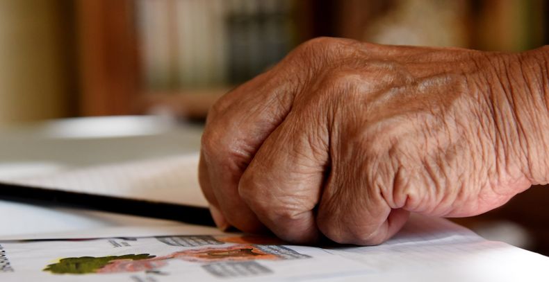 Cómo prevenir estafas y delitos en adultos mayores Cómo prevenir estafas y delitos en adultos mayores