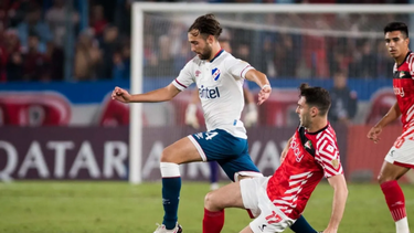 estudiantes se juega un duelo clave en la copa ante nacional de uruguay
