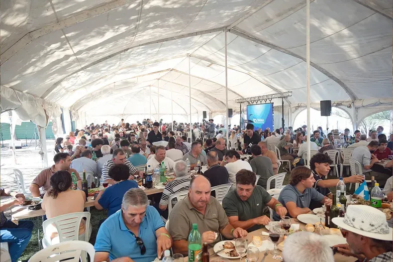 Fiesta Nacional de la Ganadería: almuerzo ganadero y remate de hacienda por la tarde.