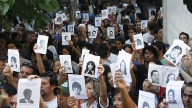 A través de Soy vida nueva, Ricardo vuelve sobre esa historia familiar y sobre la ausencia de Cristina.