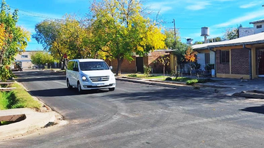 despues de anos de espera, un historico barrio de san rafael ya tiene sus calles asfaltadas