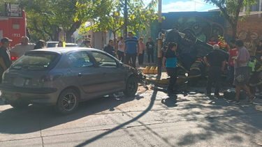 Impresionante vuelco en Ciudad: sobrevivieron de milagro Impresionante vuelco en Ciudad: sobrevivieron de milagro