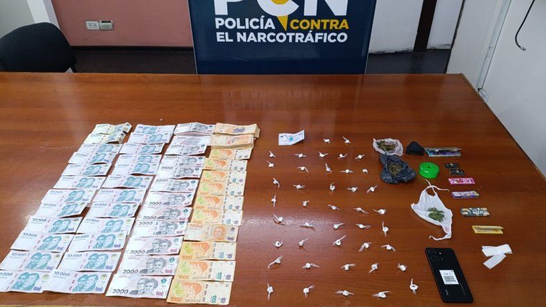 Parte de lo incautado en el allanamiento en Godoy Cruz.