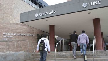 Anunciaron las fechas de preinscripción para las escuelas secundarias de la UNCuyo.