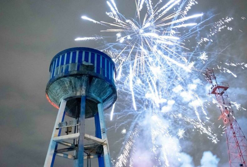 El uso de fuegos artificiales en eventos deportivos es una de las hipótesis pero, claramente, no se repite a diario. 