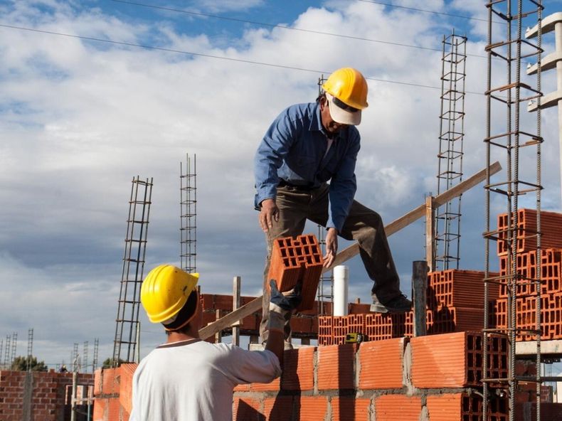 El costo de la construcción aumentó un 0,9% en noviembre y acumula un 130,3% interanual.
