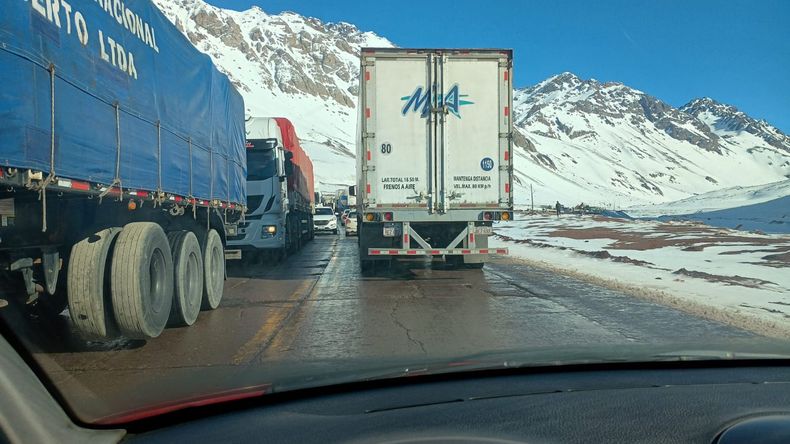 Importantes demoras para cruzar a Chile