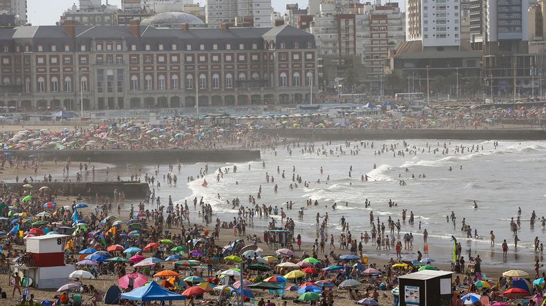 Los vecinos de San Carlos buscan viajar a la costa argentina