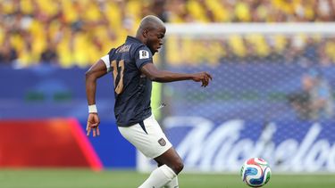 Enner Valencia es titular en Ecuador. Enner Valencia es titular en Ecuador.