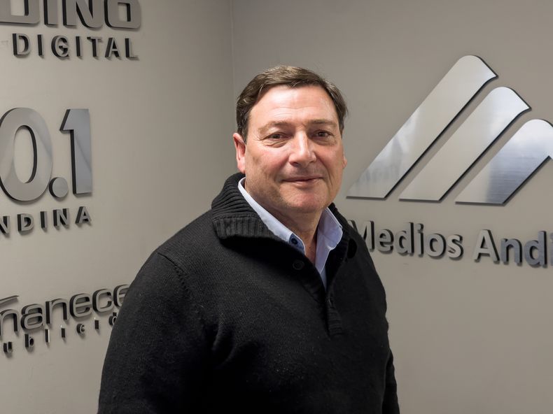 El candidato a gobernador por el Frente Elegí, Omar Parisi, visitó los estudios de Medios Andinos en la previa de las elecciones 2023.
