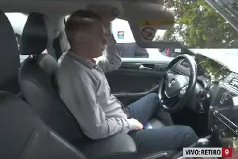 Uno de los diplomáticos rusos que se atrinchero en su auto en Recoleta para no ser sometido al test de alcoholemia.