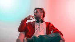 Toby Deltín presentó su primer disco solista: Juego de artificio.