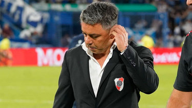 Marcelo Gallardo, pensativo, tras una nueva derrota del Millonario en el Torneo Apertura.