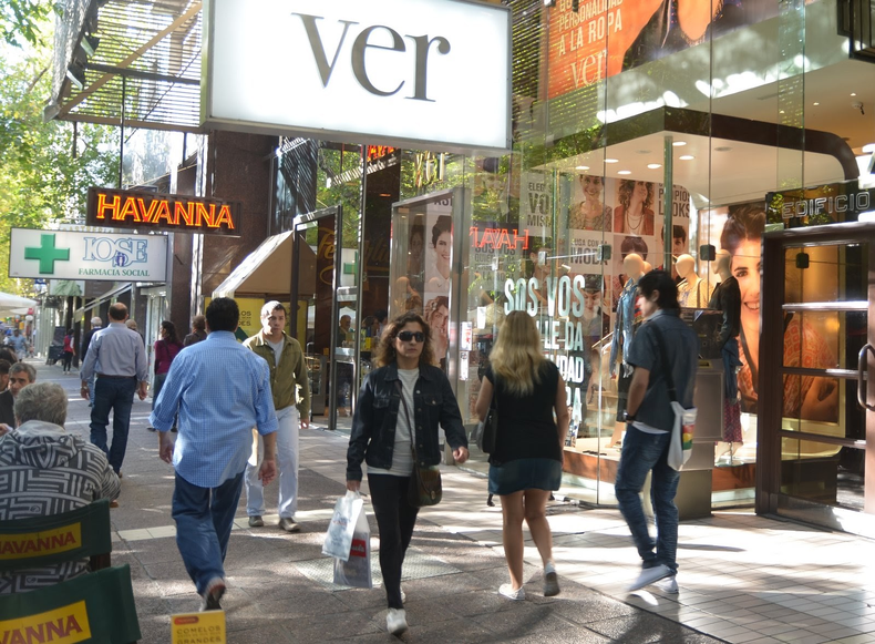 Promociones de Navidad y Año Nuevo en los comercios de la Ciudad de Mendoza.