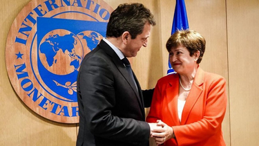 El Gobierno acordó la revisión con el FMI.