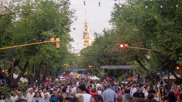 Mendoza, renovada: más de 15 mil mendocinos celebraron la inauguración de la calle Sarmiento. Mendoza, renovada: más de 15 mil mendocinos celebraron la inauguración de la calle Sarmiento.