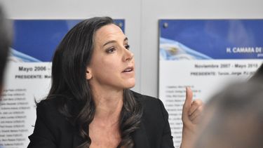 Los dos proyectos que Mercedes Rus anunció que enviará a la Legislatura de Mendoza. Foto: Prensa Ministerio de Seguridad.