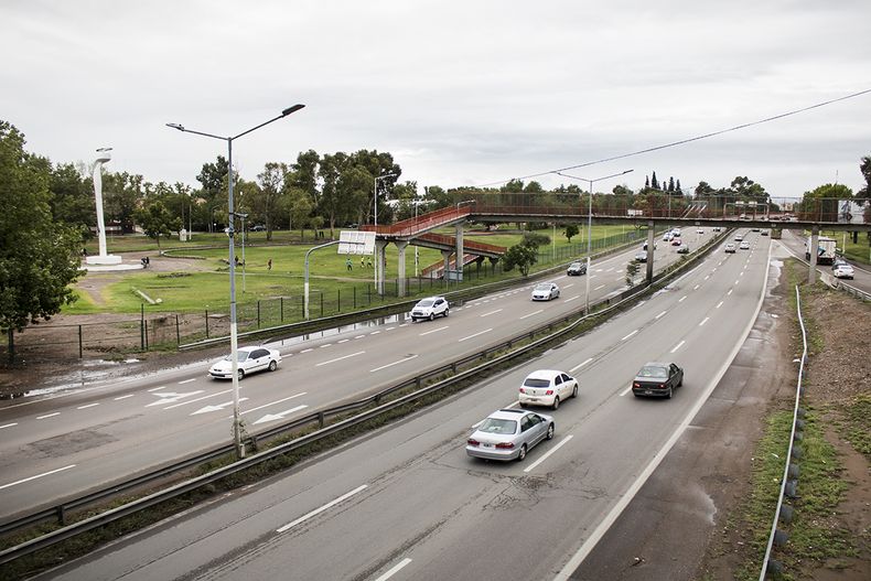 Mendoza se hará cargo del mantenimiento y remodelación de varios kilómetros en rutas nacionales. Mendoza se hará cargo del mantenimiento y remodelación de varios kilómetros en rutas nacionales.