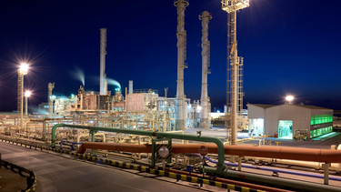 Refinería de petróleo de ADNOC en Emiratos Árabes Refinería de petróleo de ADNOC en Emiratos Árabes