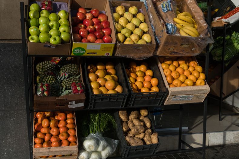 En julio, el consumidor pagó 3 veces más en alimentos de lo que cobró el productor