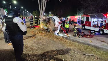 Tragedia vial en Maipú: un adulto y una menor muertos; tres heridos de gravedad
